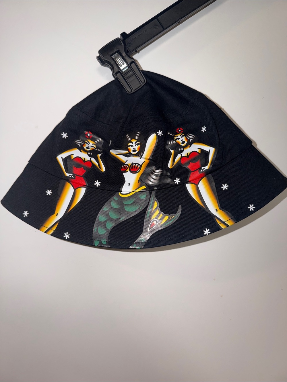 ❤️🧜‍♀️❤️ Black Bucket Hat with Vintage Pinup Sexy Mermaid Print